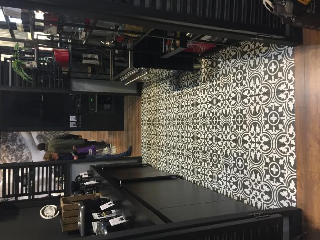 La Madeleine Flavie Noir 20X20