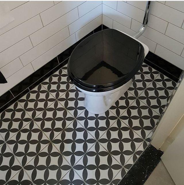 La Madeleine Gilles Noir 20X20